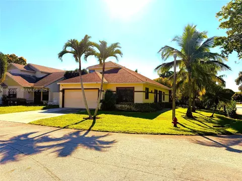97 Azalea Cir, Boynton Beach, FL 33436