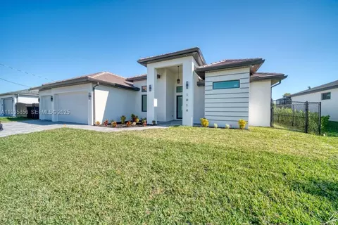 1019 SW 8th Ct, Cape Coral, FL 33991