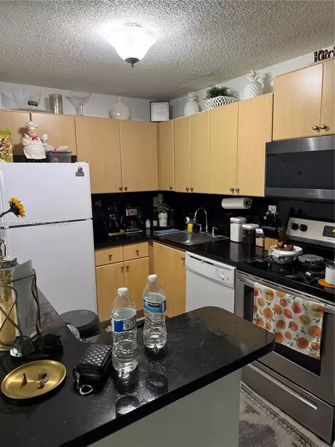 7155 NW 179th St #112, Hialeah, FL 33015