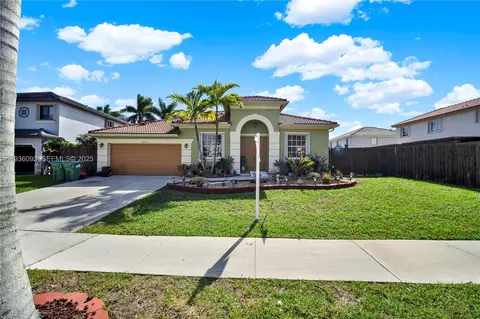 8916 SW 213th St, Cutler Bay, FL 33189