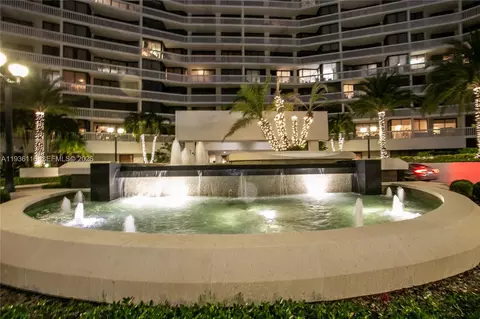 1000 W Island Blvd #2906, Aventura, FL 33160