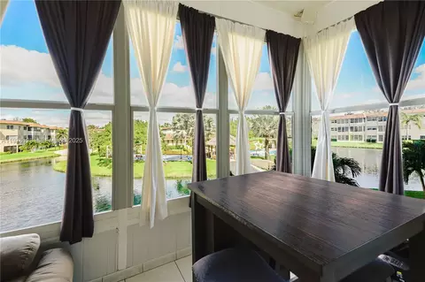 4801 NW 34th St #508, Lauderdale Lakes, FL 33319