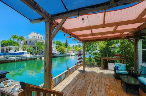 715 E Caribbean Dr E, Summerland Key, FL 33042
