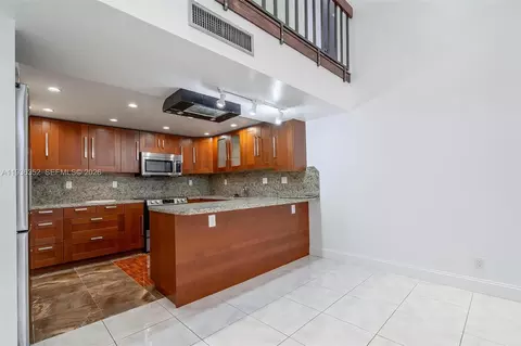 20347 W Country Club Dr #TH15, Aventura, FL 33180