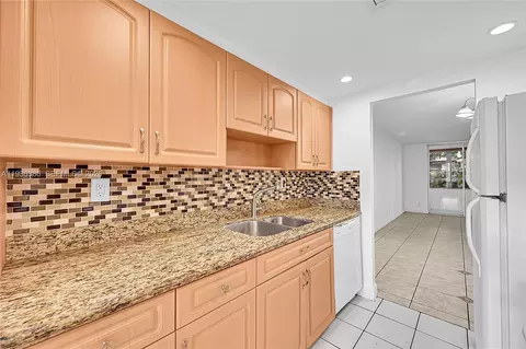 4850 NW 29th Ct #125, Lauderdale Lakes, FL 33313