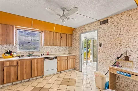 271 S Hollybrook Dr #51-106, Pembroke Pines, FL 33025
