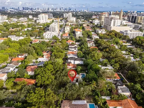 View/Area - 446 Madeira Ave, Coral Gables, FL 33134 photo 3 of 4
