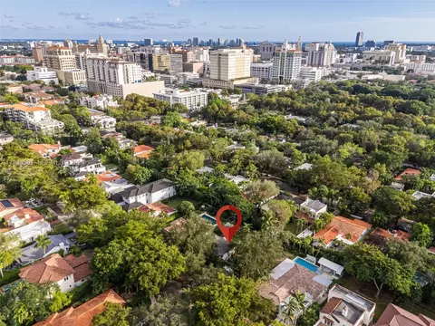 View/Area - 446 Madeira Ave, Coral Gables, FL 33134 photo 2 of 4