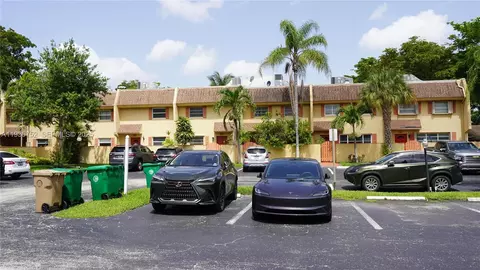 7175 Nova Dr #204, Davie, FL 33317