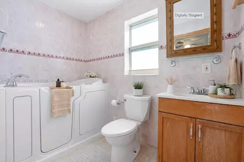 5010 NW 51st St, Tamarac, FL 33319