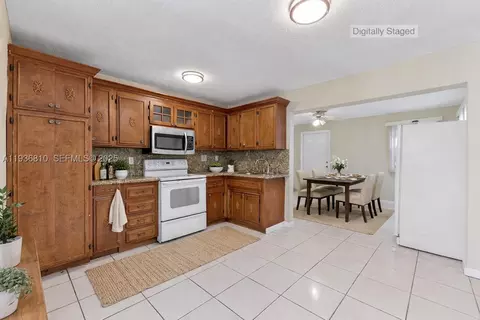 5010 NW 51st St, Tamarac, FL 33319