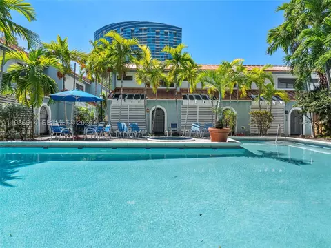 523 NE 38th St #6, Miami, FL 33137