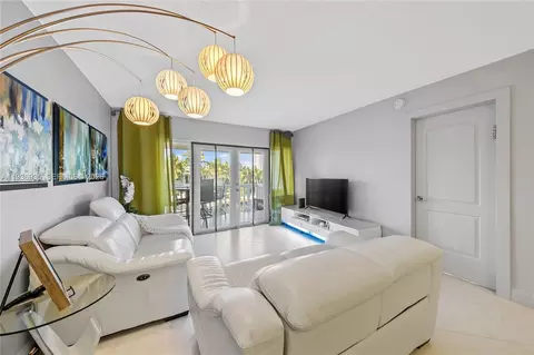 470 Paradise Isle Blvd #310, Hallandale Beach, FL 33009