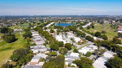 View/Area - 7349 Pine Valley Dr, Hialeah, FL 33015 photo 5 of 6
