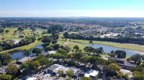 View/Area - 7349 Pine Valley Dr, Hialeah, FL 33015 photo 4 of 6
