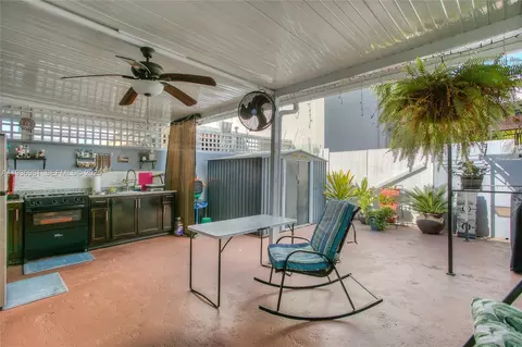 Exterior - 1925 W 72nd St, Hialeah, FL 33014 photo 1 of 1