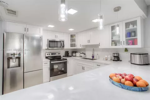 Kitchen - 1925 W 72nd St, Hialeah, FL 33014 photo 2 of 2