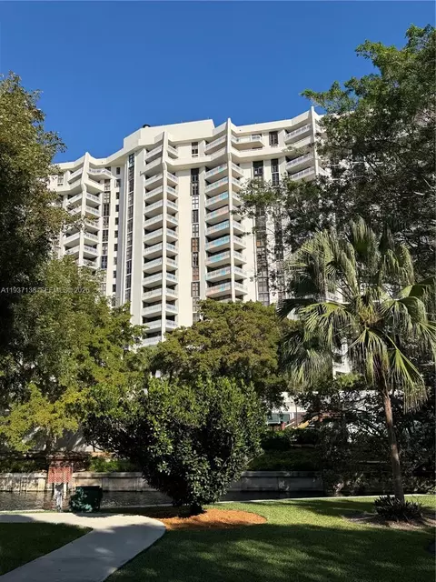 1000 Quayside Ter #1807, Miami, FL 33138