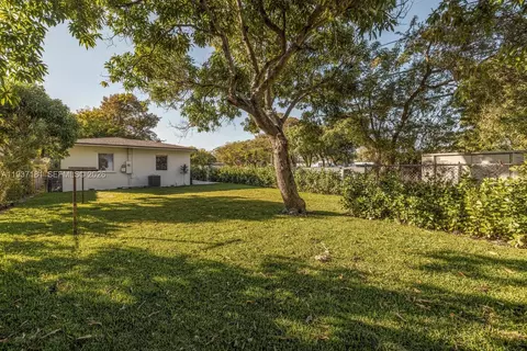 424 NW 53rd St, Miami, FL 33127