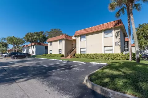9704 Hammocks Blvd #201, Miami, FL 33196