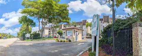 6080 NW 44th St #305, Lauderhill, FL 33319