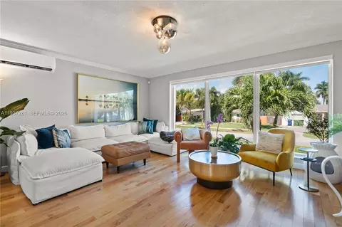 1016 NE 4th Ct, Hallandale Beach, FL 33009