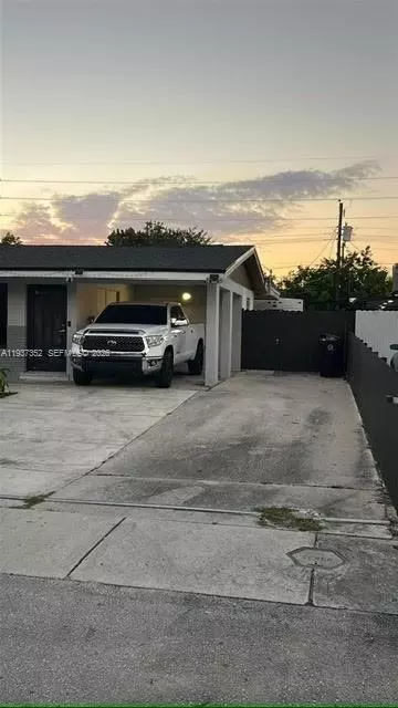 2041 NW 30th Way, Fort Lauderdale, FL 33311