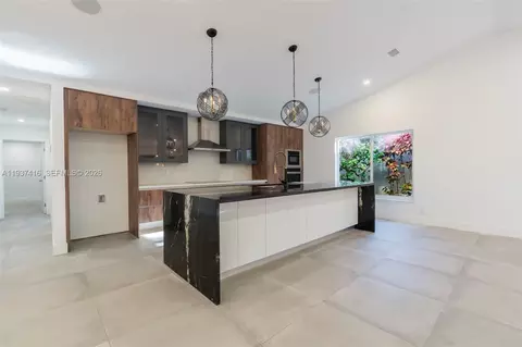 Kitchen - 3950 Shearwater Dr, Jupiter, FL 33477 photo 10 of 12
