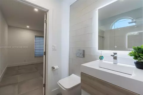 Bath - 3950 Shearwater Dr, Jupiter, FL 33477 photo 10 of 12