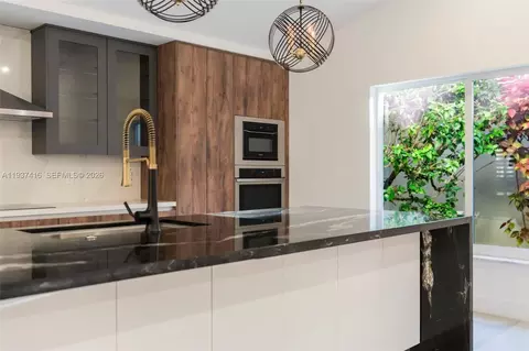 Kitchen - 3950 Shearwater Dr, Jupiter, FL 33477 photo 11 of 12