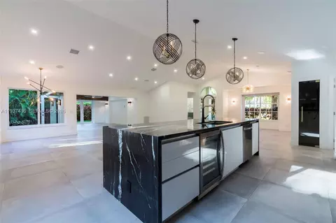 Kitchen - 3950 Shearwater Dr, Jupiter, FL 33477 photo 7 of 12