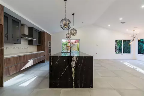 Kitchen - 3950 Shearwater Dr, Jupiter, FL 33477 photo 12 of 12