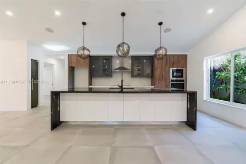 Kitchen - 3950 Shearwater Dr, Jupiter, FL 33477 photo 9 of 12