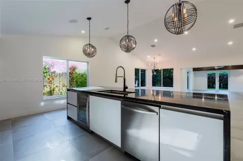 Kitchen - 3950 Shearwater Dr, Jupiter, FL 33477 photo 4 of 12