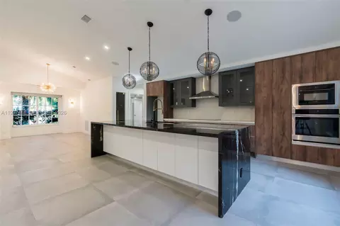 Kitchen - 3950 Shearwater Dr, Jupiter, FL 33477 photo 8 of 12