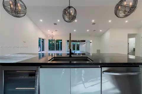 Kitchen - 3950 Shearwater Dr, Jupiter, FL 33477 photo 5 of 12