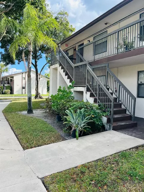 6031 Shakerwood Cir #105, Tamarac, FL 33319