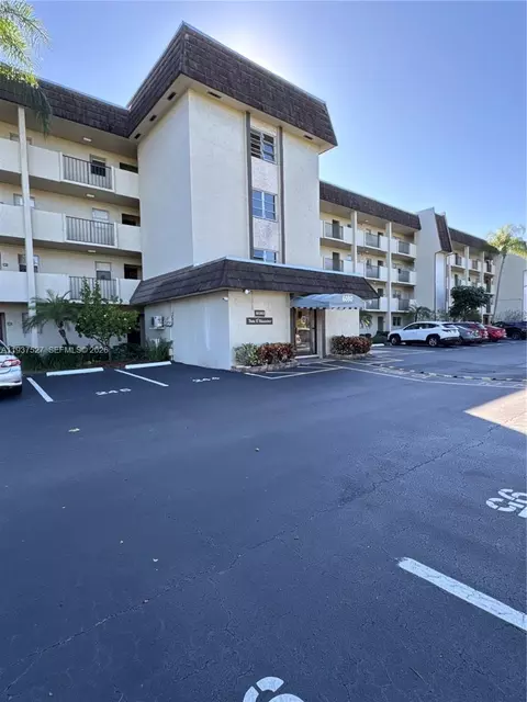 6080 NW 44th St #107, Lauderhill, FL 33319