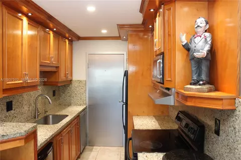 900 NE 18th Ave #801, Fort Lauderdale, FL 33304