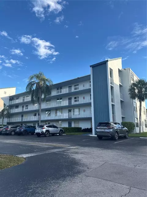 7690 NW 18th St #408, Margate, FL 33063