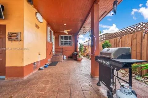 Exterior - 5015 E Palm Ct, Hialeah, FL 33013 photo 11 of 13