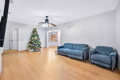 Living - 5015 E Palm Ct, Hialeah, FL 33013 photo 3 of 5