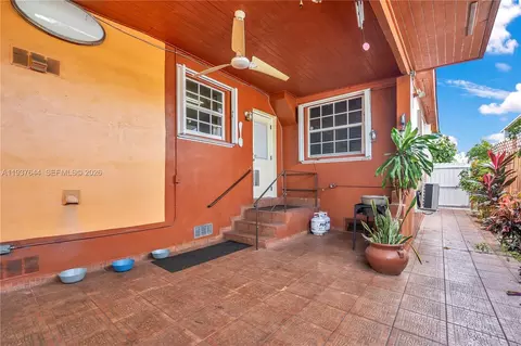 Exterior - 5015 E Palm Ct, Hialeah, FL 33013 photo 12 of 13