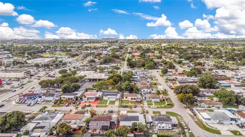 View/Area - 5015 E Palm Ct, Hialeah, FL 33013 photo 3 of 4
