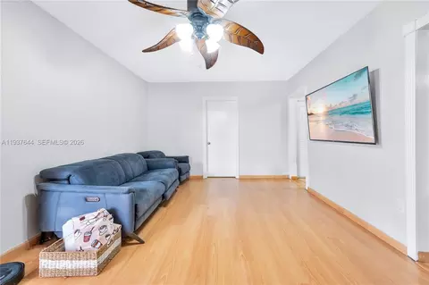 Living - 5015 E Palm Ct, Hialeah, FL 33013 photo 2 of 5