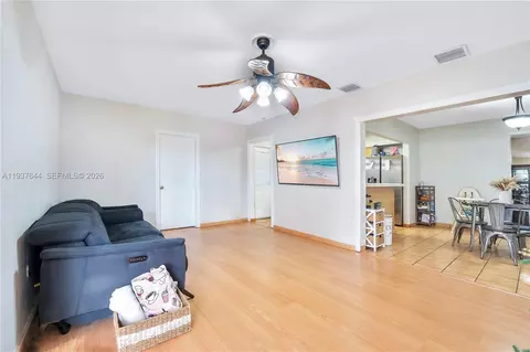 Living - 5015 E Palm Ct, Hialeah, FL 33013 photo 4 of 5