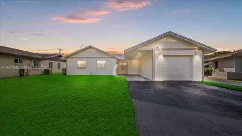 2279 Nova Village Dr, Davie, FL 33317
