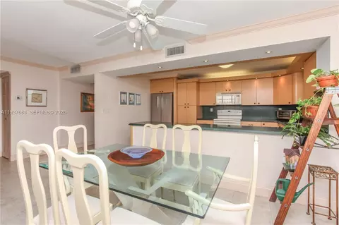 2780 NE 183rd St #901, Aventura, FL 33160