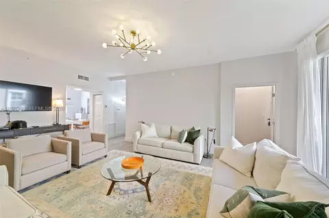 2067 S Ocean Dr #TH5, Hallandale Beach, FL 33009