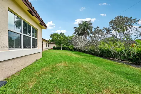 Exterior - 6432 SW 55th Pl, Davie, FL 33314 photo 3 of 8